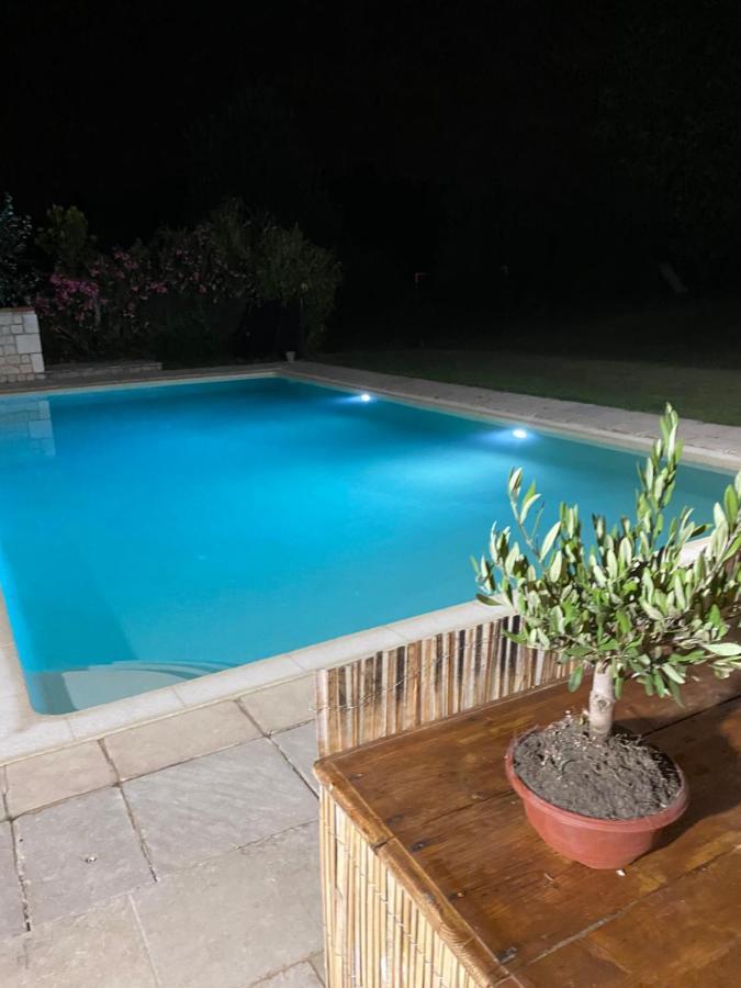 La Bastide Aixoise Avec Piscine Et Jacuzzi Prive Apartment Екс ан Прованс Екстериор снимка