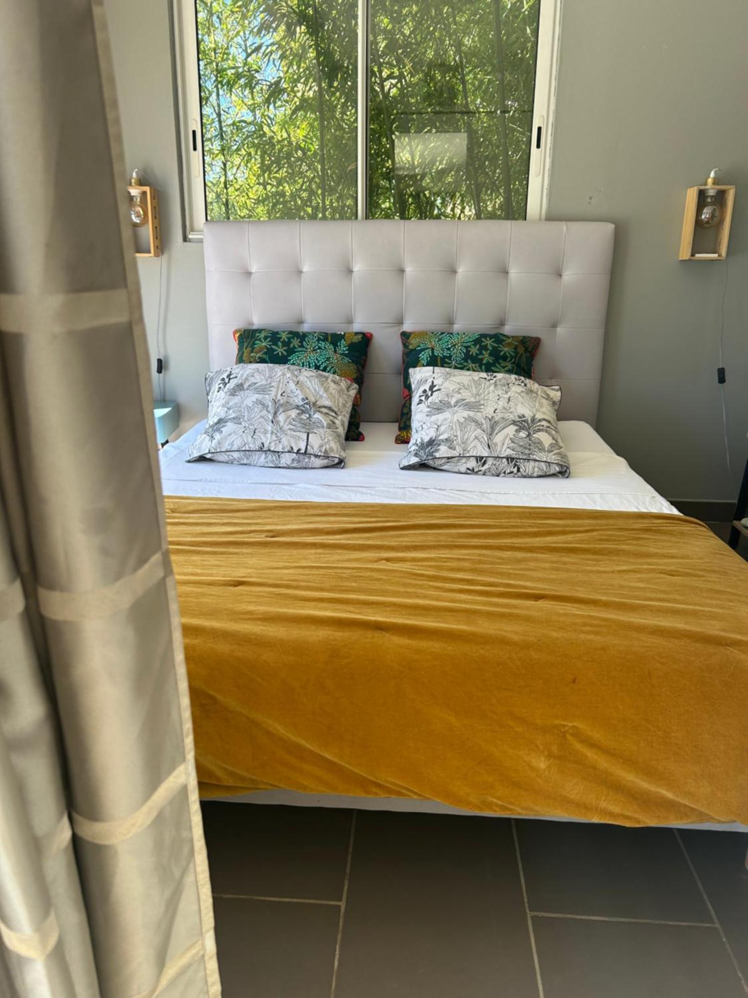 La Bastide Aixoise Avec Piscine Et Jacuzzi Prive Apartment Екс ан Прованс Екстериор снимка